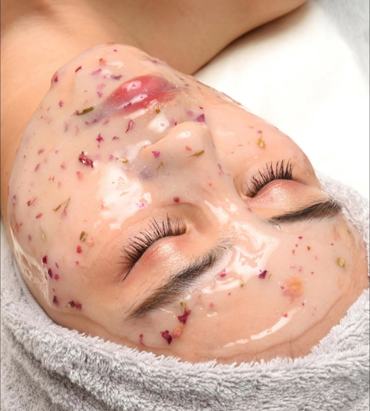 SKINSENSE Hydrating Bulgarian Rose Aqua Jelly Mask 500g